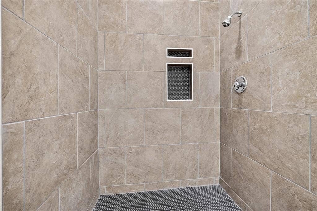 1002 Hickory Street, Irving, TX 75060