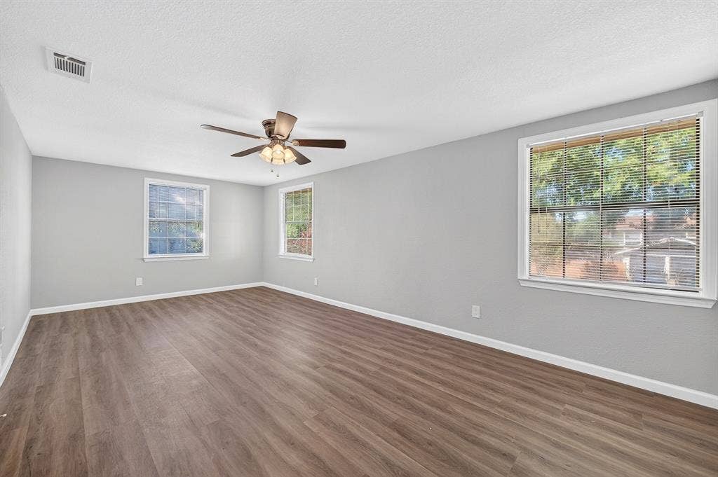 1002 Hickory Street, Irving, TX 75060