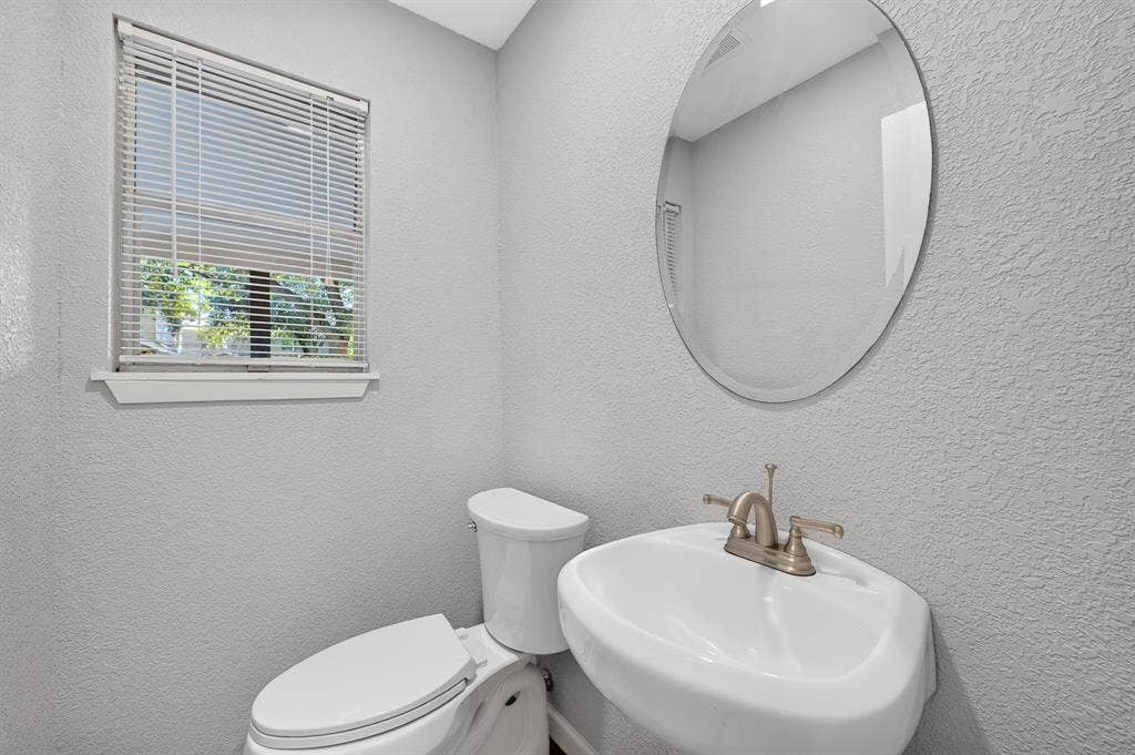 1002 Hickory Street, Irving, TX 75060