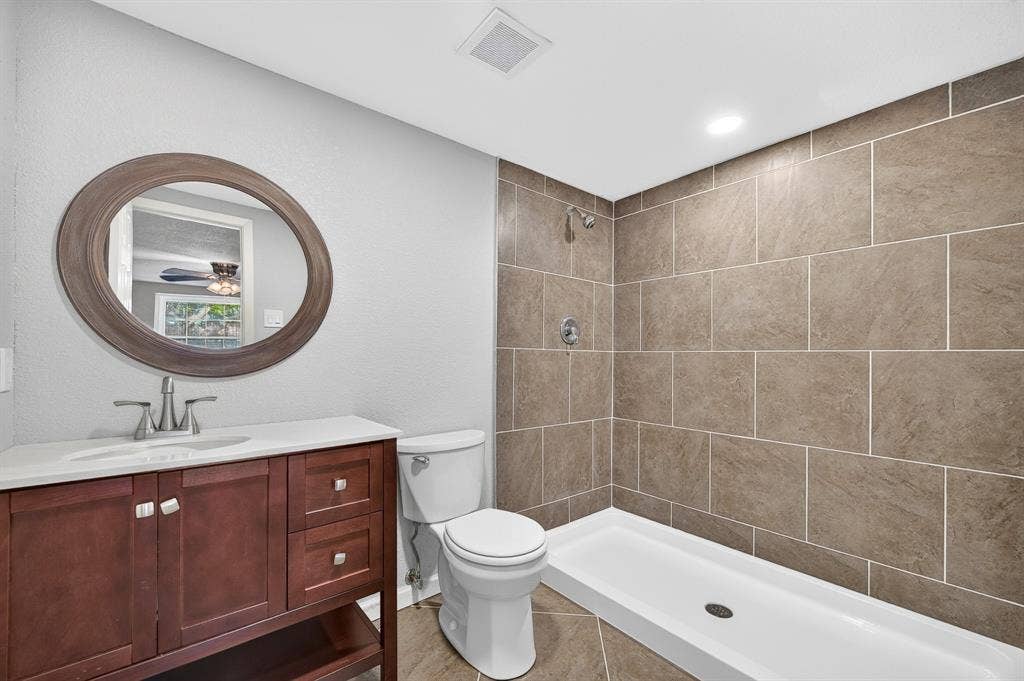 1002 Hickory Street, Irving, TX 75060
