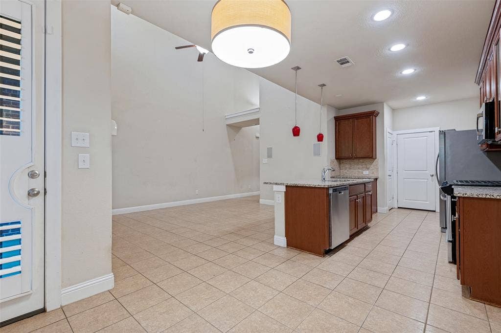 1606 Brook Grove Drive, Euless, TX 76039