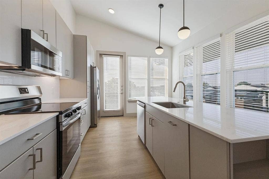 1506 N Prairie Avenue, #215, Dallas, TX 75204 8 Weeks Free on 15 Month Leases