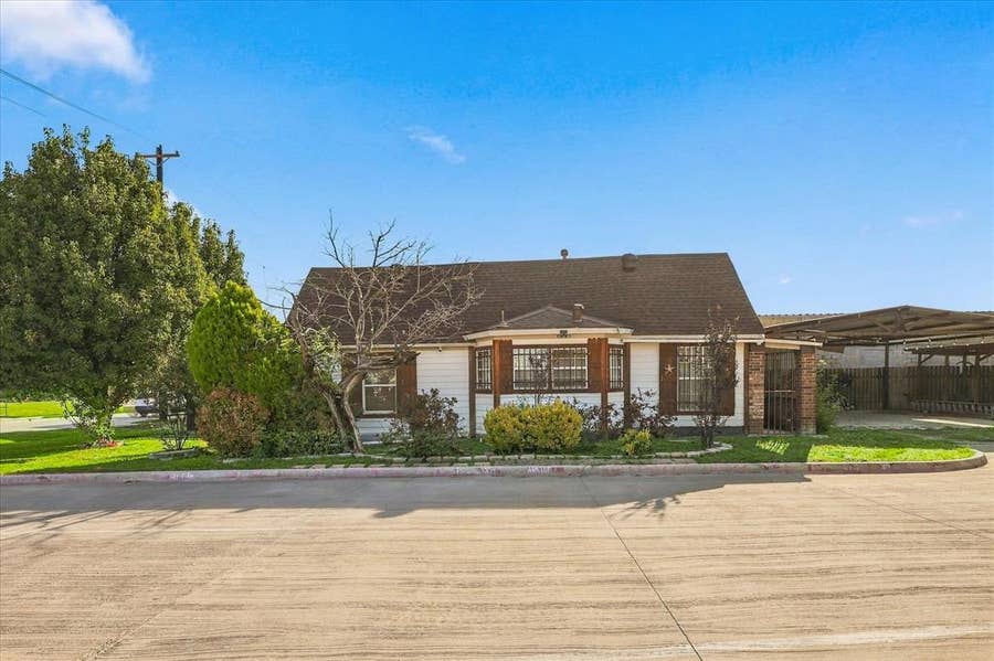 Property photo for 622 E Mckinney Street, Denton, TX