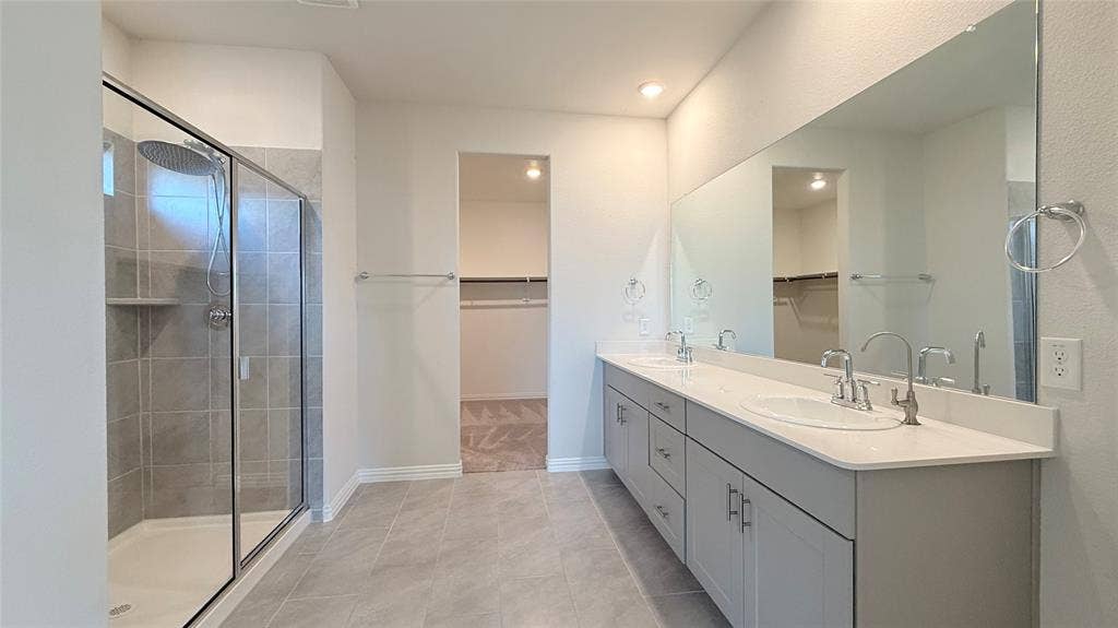 531 Deer Canyon Way, Princeton, TX 75407 Dual vanity with undermount sinks and light gray cabinetry