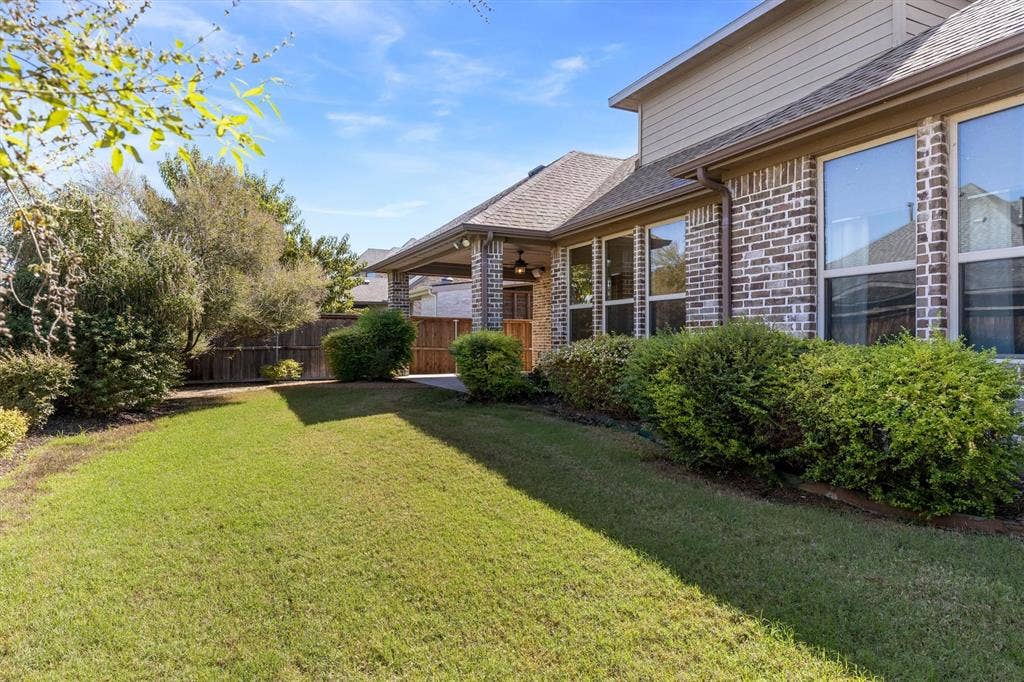 1839 Legendary Reef Way, St. Paul, TX 75098 Perfect sized backyard with covered patio