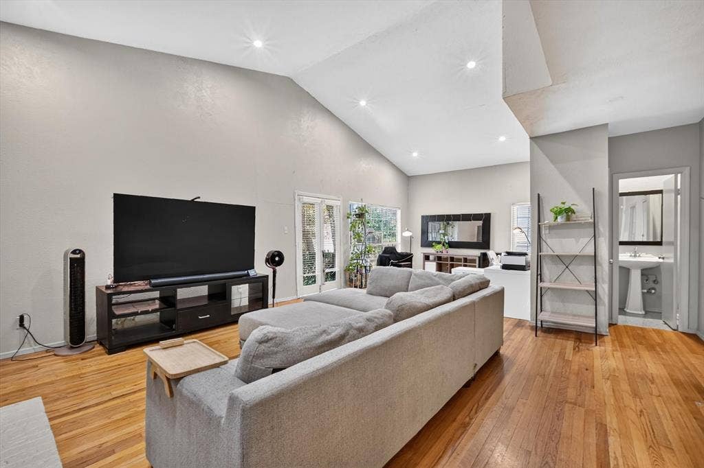10437 High Hollows Drive, #220, Dallas, TX 75230 10437 High Hollows Drive, #220, Dallas, TX 75230