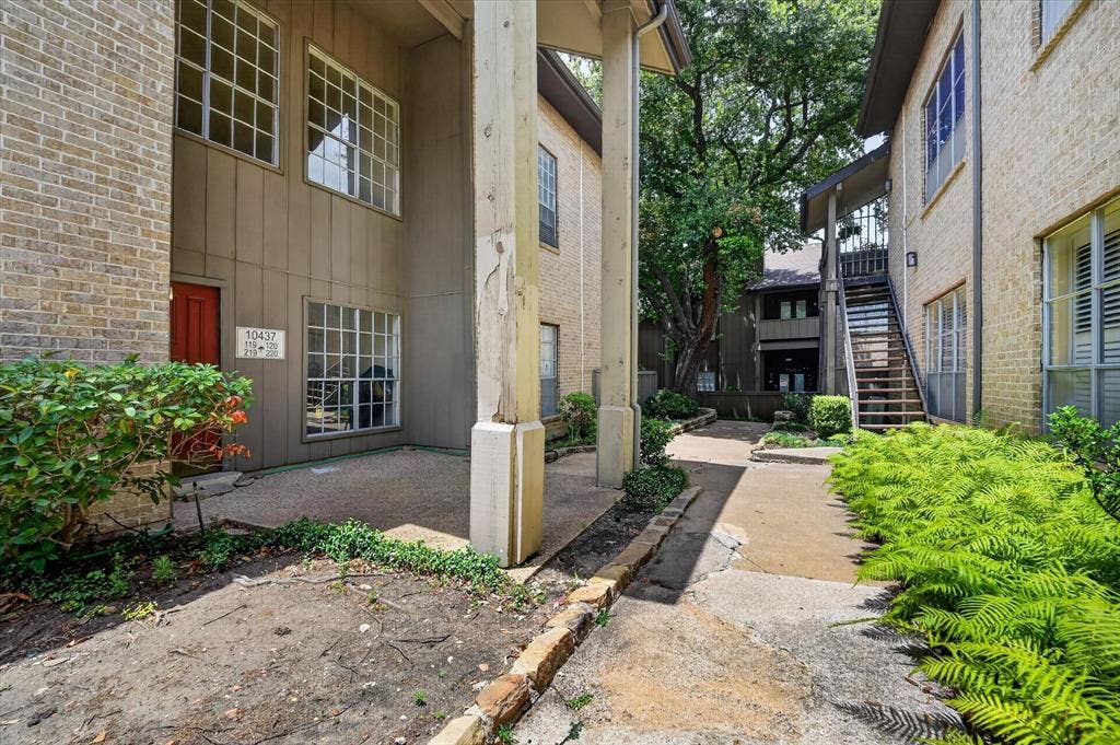 10437 High Hollows Drive, #220, Dallas, TX 75230 10437 High Hollows Drive, #220, Dallas, TX 75230