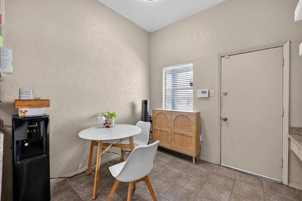 10437 High Hollows Drive, #220, Dallas, TX 75230 10437 High Hollows Drive, #220, Dallas, TX 75230