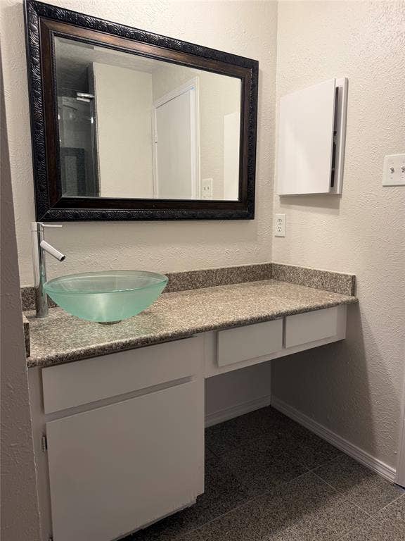 10437 High Hollows Drive, #220, Dallas, TX 75230 10437 High Hollows Drive, #220, Dallas, TX 75230