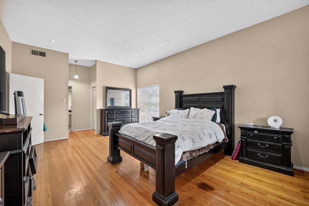 10437 High Hollows Drive, #220, Dallas, TX 75230 10437 High Hollows Drive, #220, Dallas, TX 75230