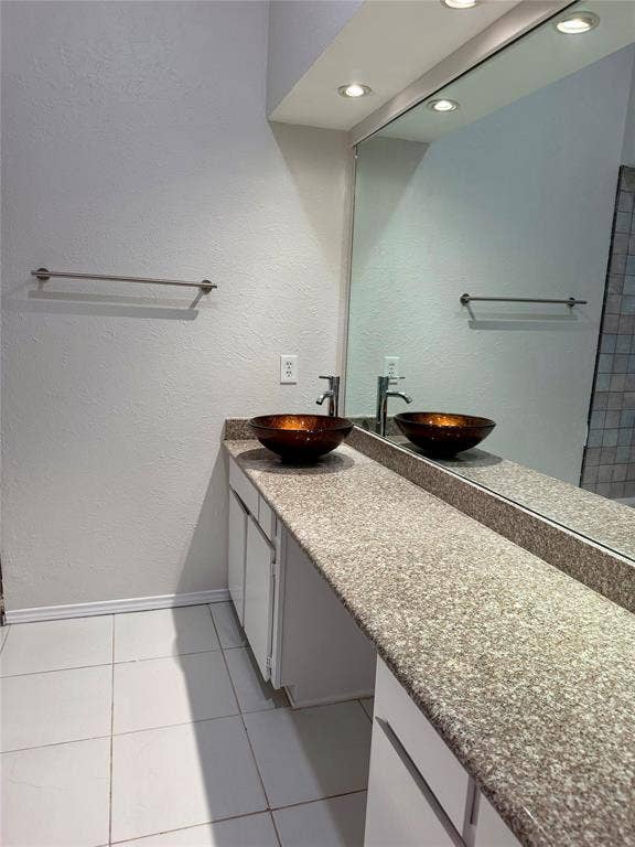 10437 High Hollows Drive, #220, Dallas, TX 75230 10437 High Hollows Drive, #220, Dallas, TX 75230