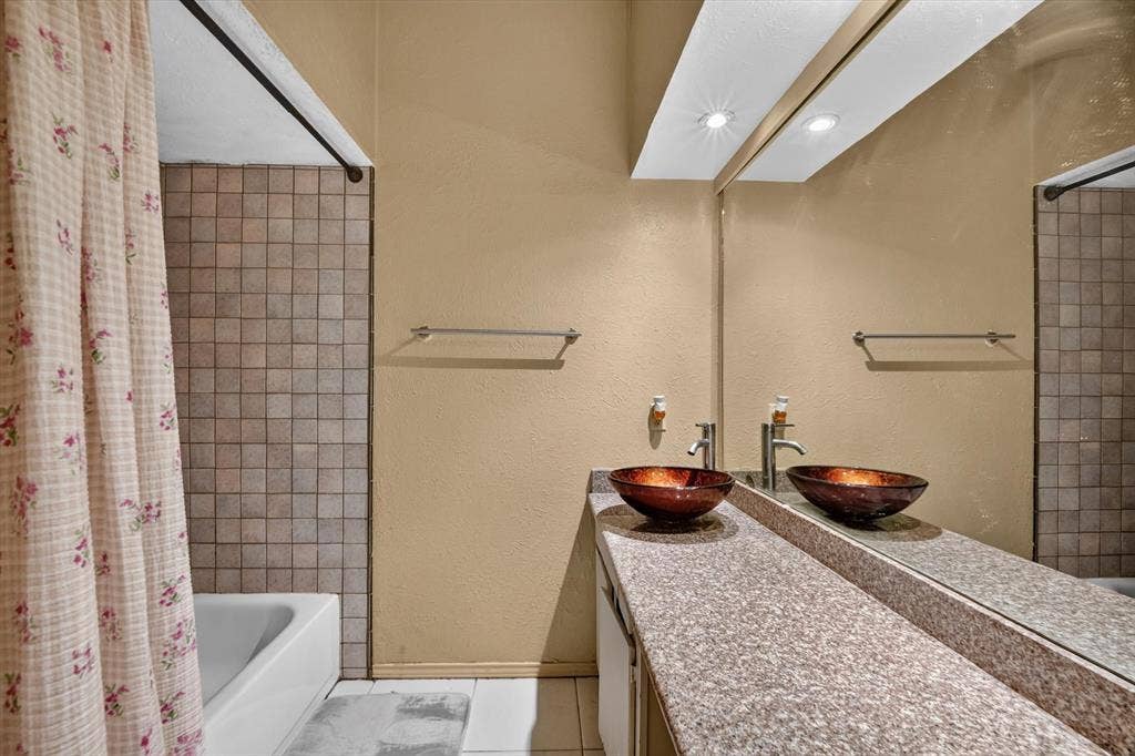 10437 High Hollows Drive, #220, Dallas, TX 75230 10437 High Hollows Drive, #220, Dallas, TX 75230