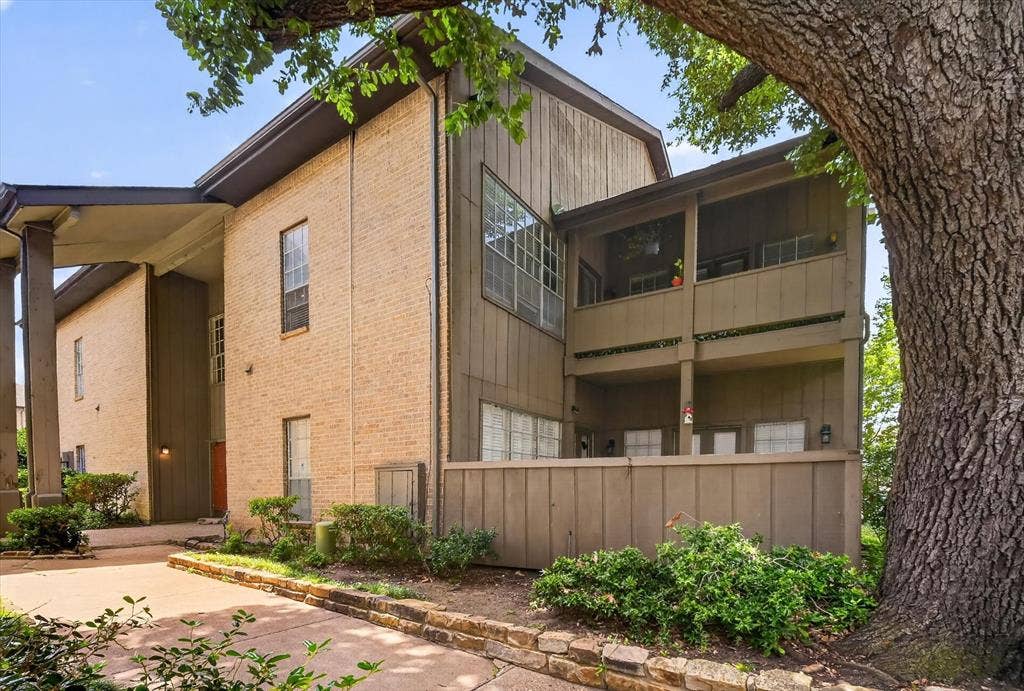 10437 High Hollows Drive, #220, Dallas, TX 75230 10437 High Hollows Drive, #220, Dallas, TX 75230