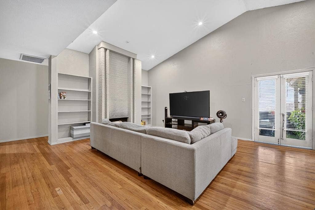 10437 High Hollows Drive, #220, Dallas, TX 75230 10437 High Hollows Drive, #220, Dallas, TX 75230