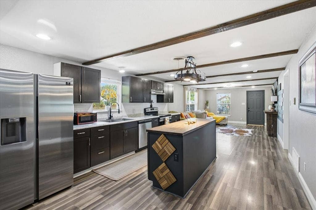 106 S Jernigan Street, Bells, TX 75414