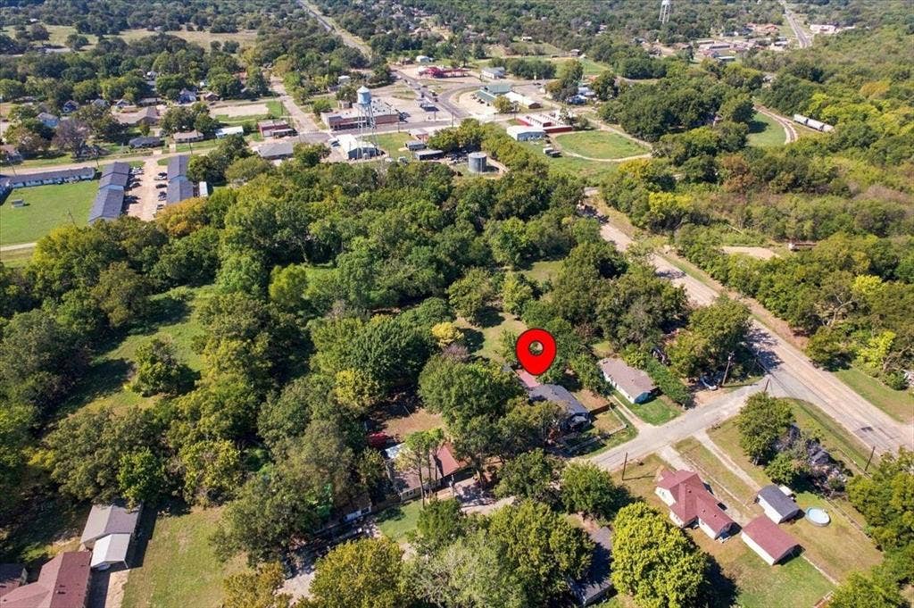 106 S Jernigan Street, Bells, TX 75414