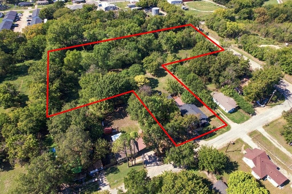 106 S Jernigan Street, Bells, TX 75414