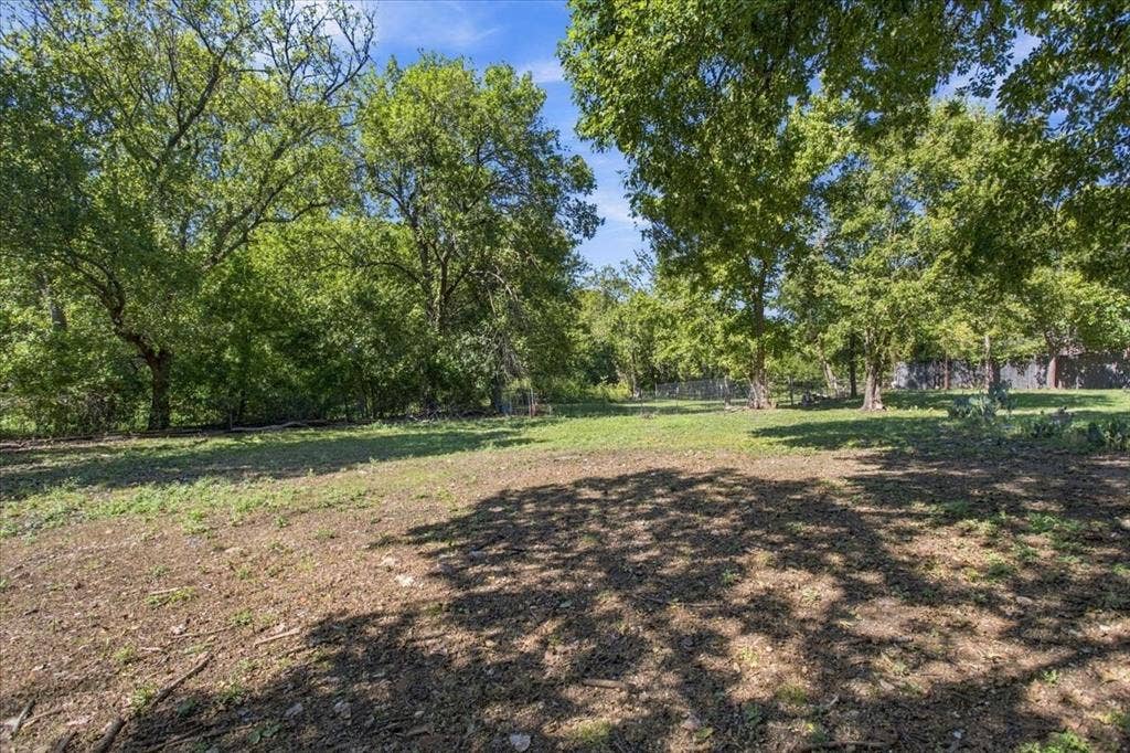 106 S Jernigan Street, Bells, TX 75414