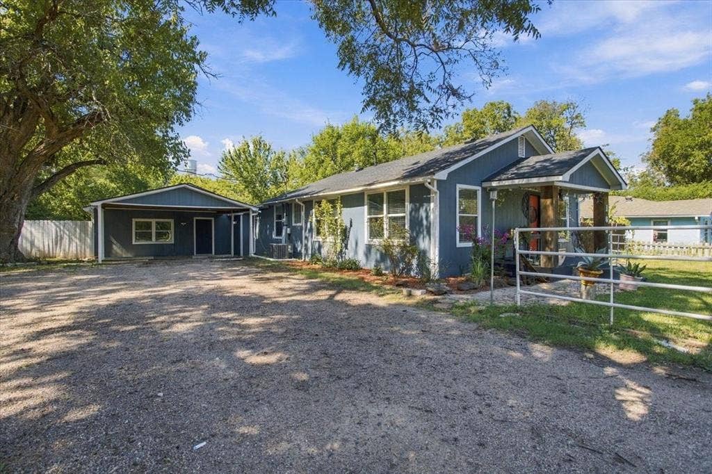 106 S Jernigan Street, Bells, TX 75414