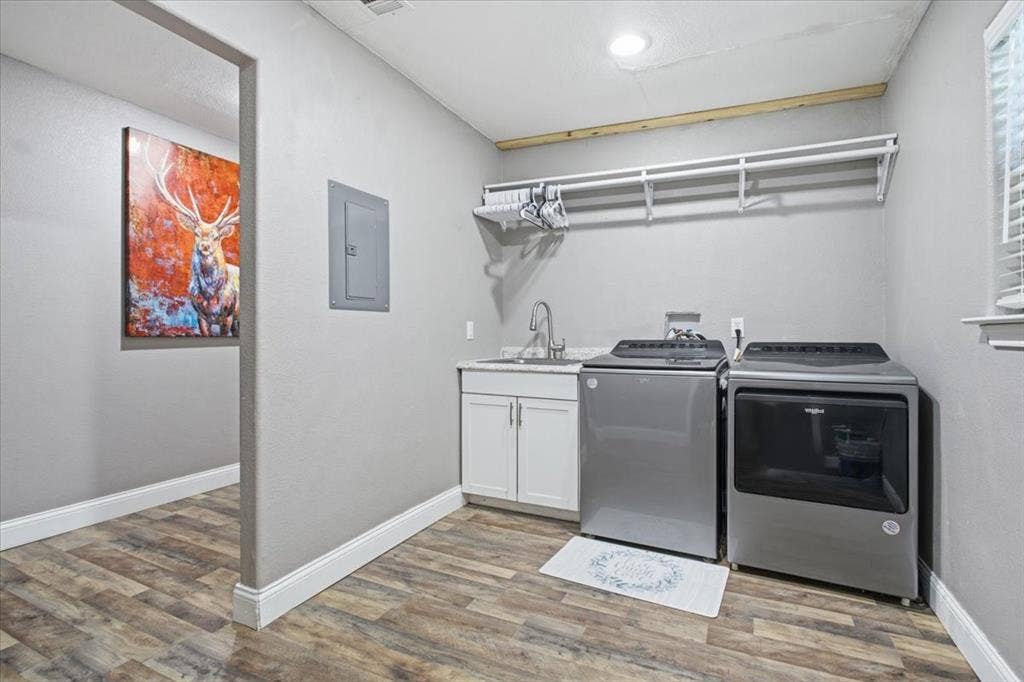 106 S Jernigan Street, Bells, TX 75414