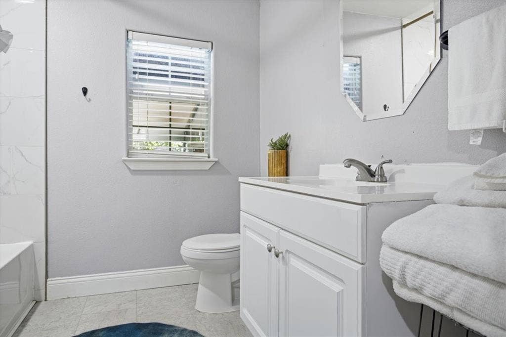 106 S Jernigan Street, Bells, TX 75414