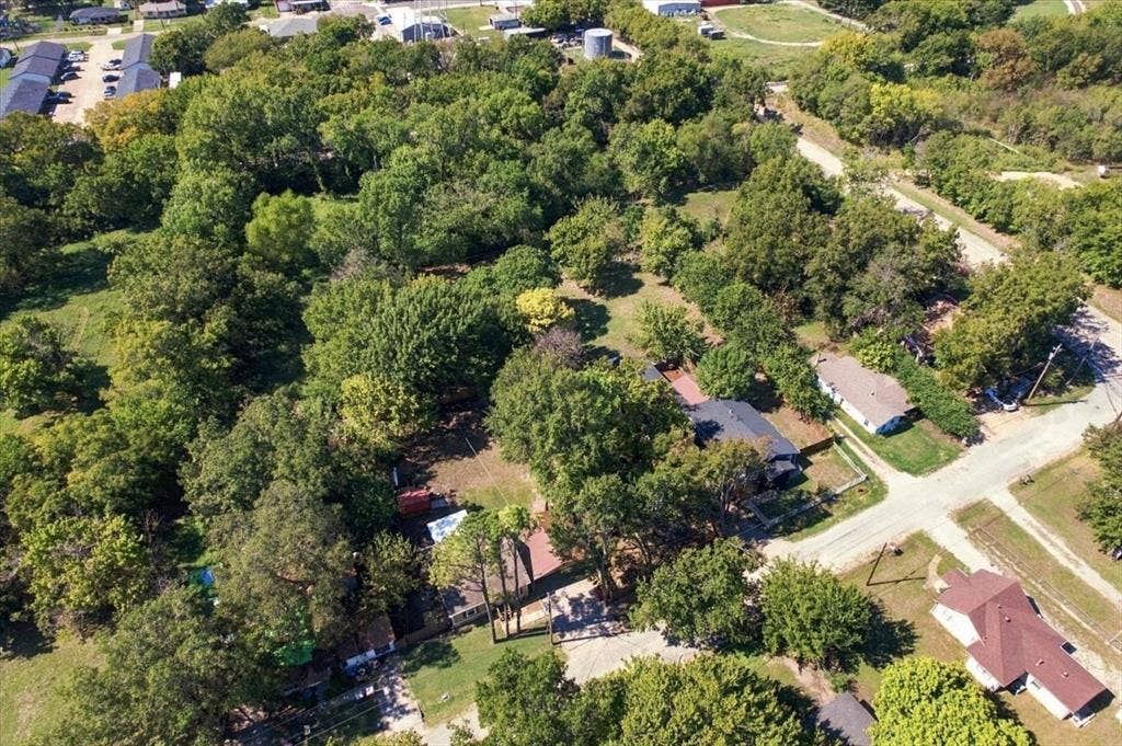 106 S Jernigan Street, Bells, TX 75414