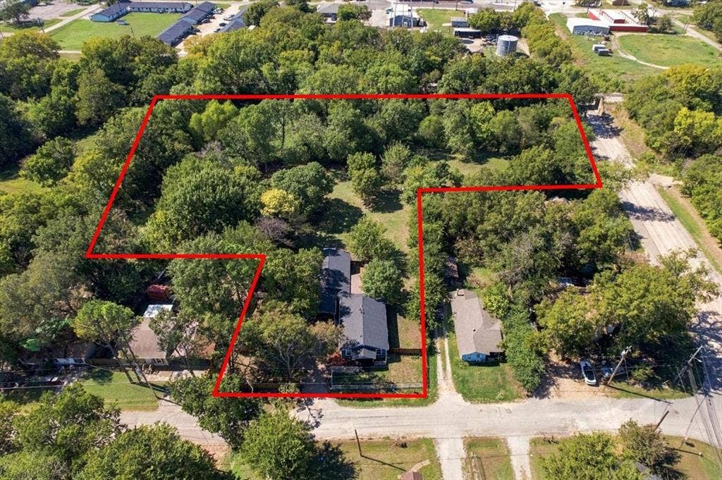 106 S Jernigan Street, Bells, TX 75414