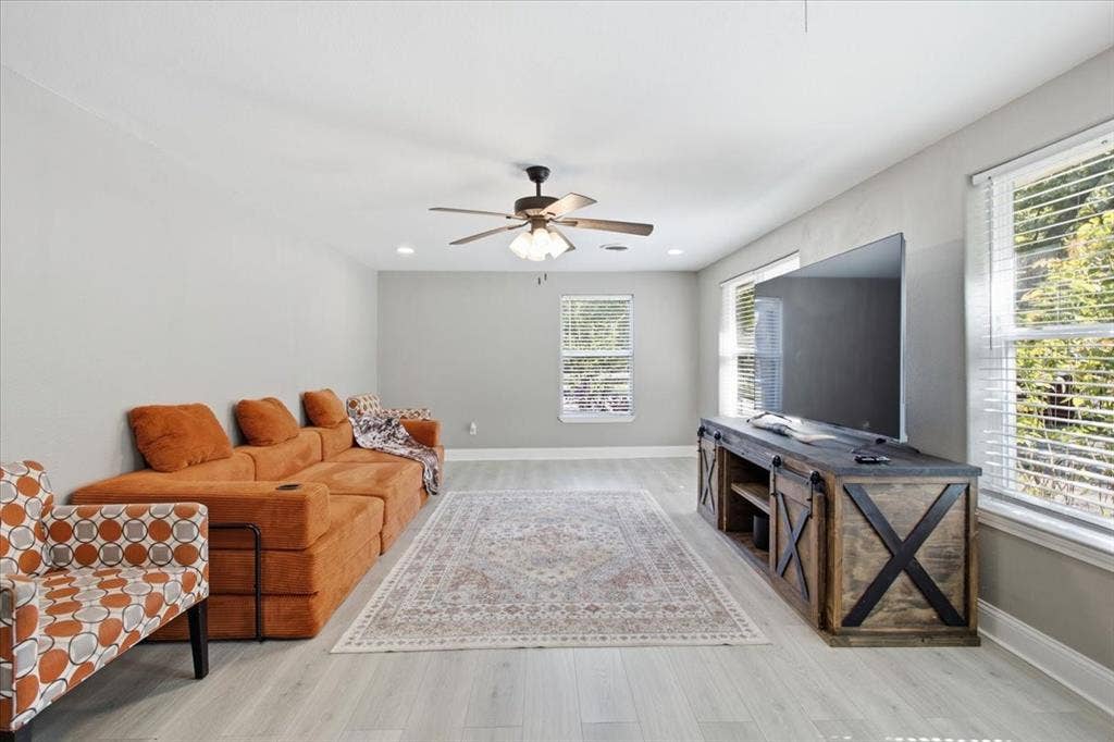 106 S Jernigan Street, Bells, TX 75414