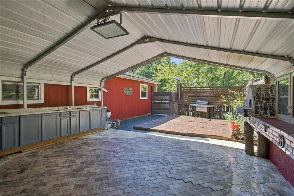 106 S Jernigan Street, Bells, TX 75414