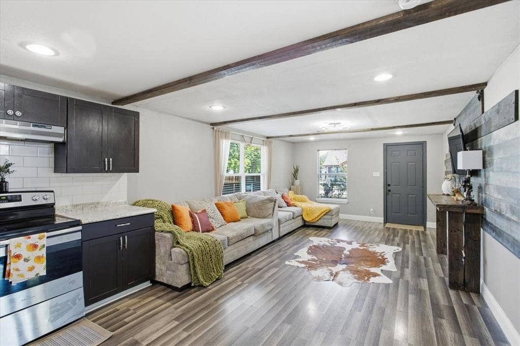 106 S Jernigan Street, Bells, TX 75414