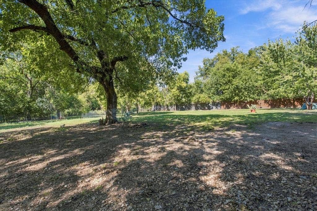 106 S Jernigan Street, Bells, TX 75414