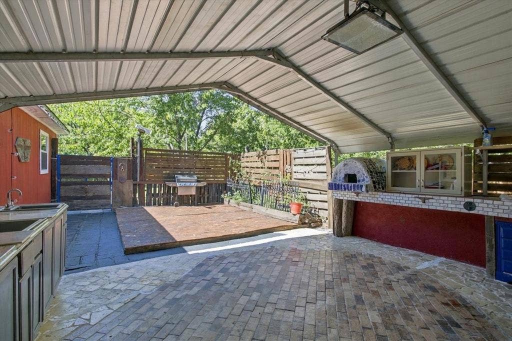 106 S Jernigan Street, Bells, TX 75414