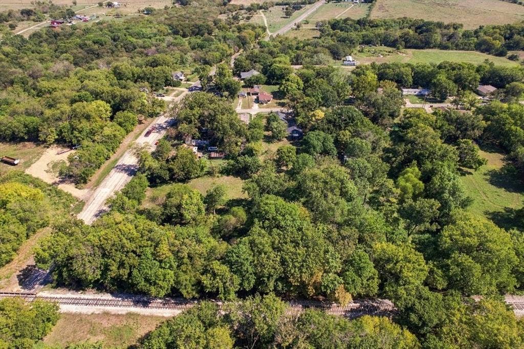106 S Jernigan Street, Bells, TX 75414