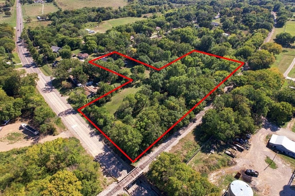 106 S Jernigan Street, Bells, TX 75414