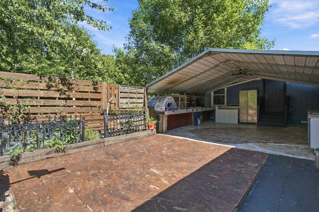106 S Jernigan Street, Bells, TX 75414