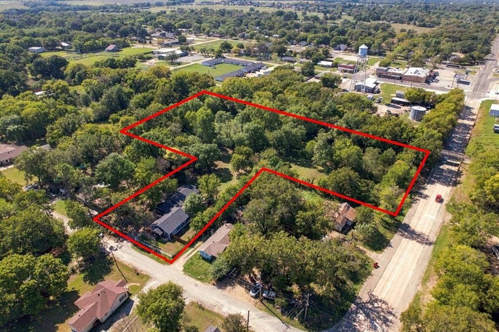106 S Jernigan Street, Bells, TX 75414