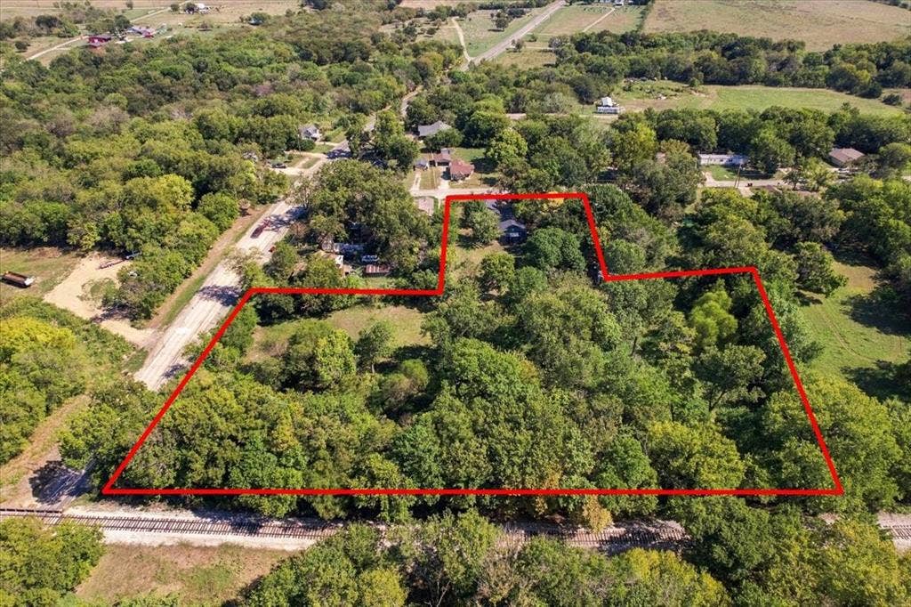 106 S Jernigan Street, Bells, TX 75414