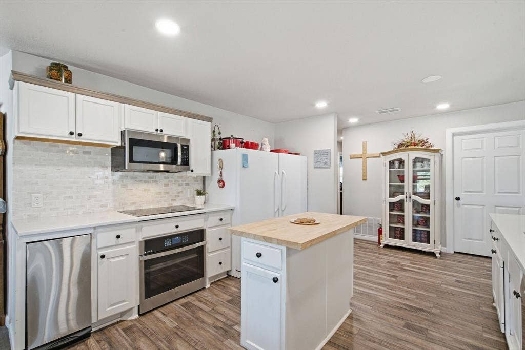 5098 Fairview, Millsap, TX 76066