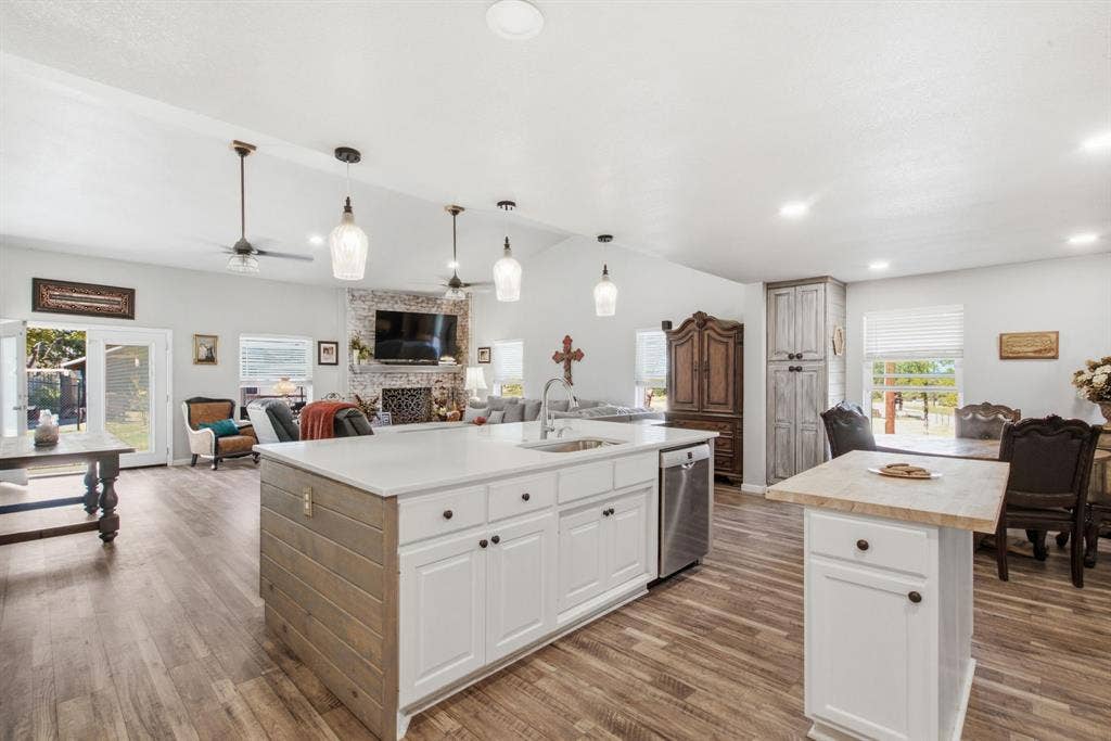5098 Fairview, Millsap, TX 76066