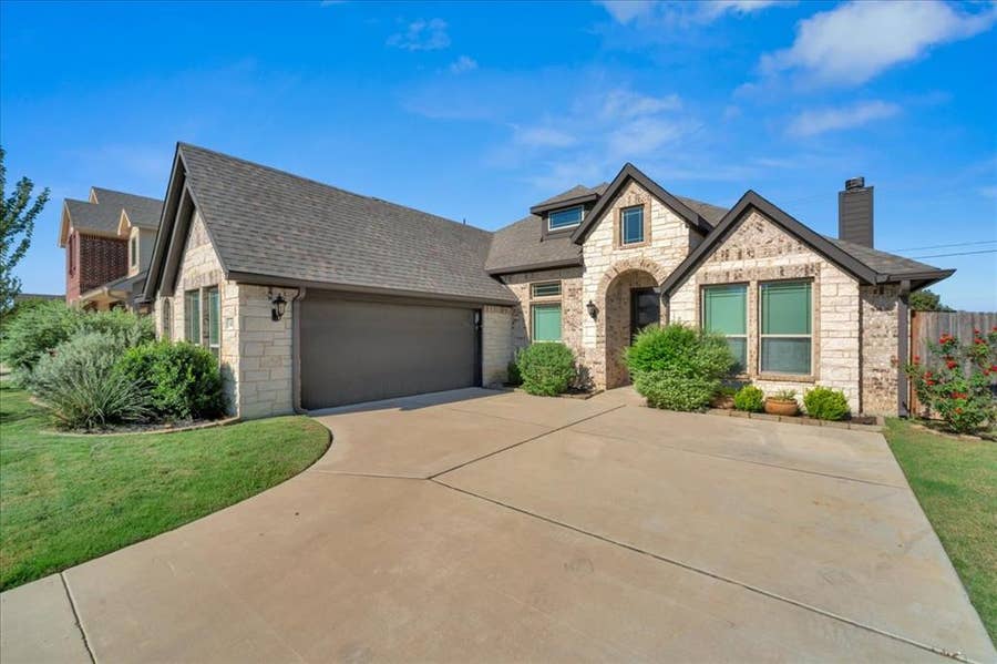 Property photo for 1410 Quincy Drive, Mansfield, TX