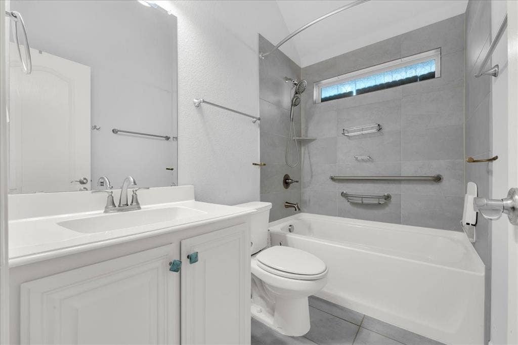 1410 Quincy Drive, Mansfield, TX 76063 Bathroom for guest suite