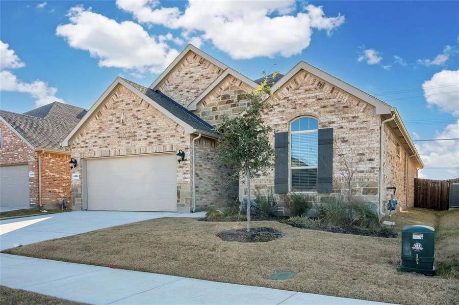Property photo for 4804 Dewy Rose Lane, Fort Worth, TX