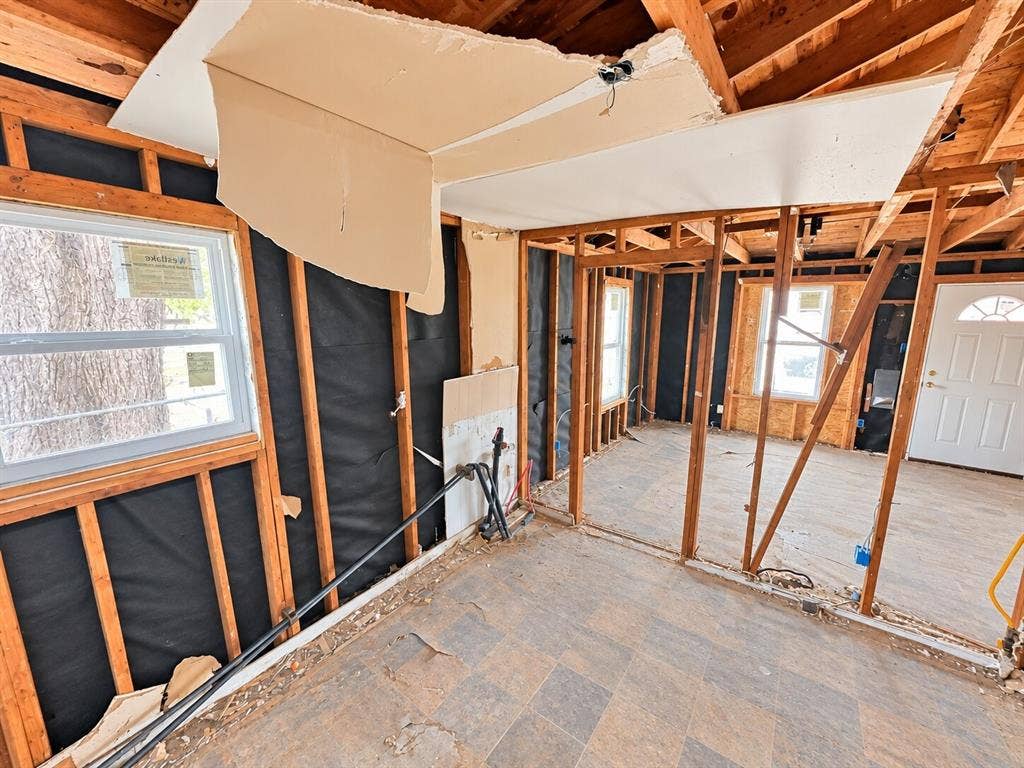 4604 Avenue H, Fort Worth, TX 76105 Exposed wood framing and open ceiling joists
