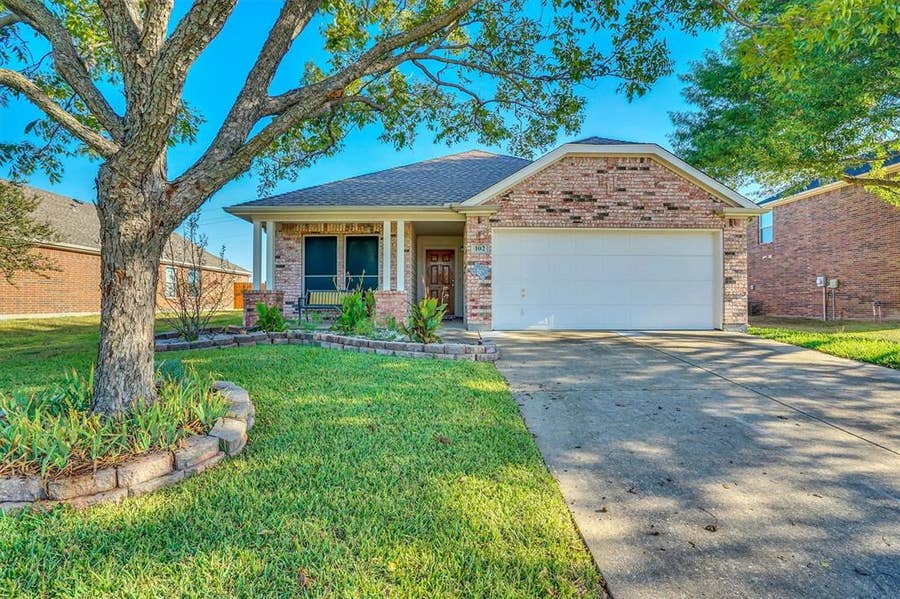 Property photo for 102 Running Deer Lane, Waxahachie, TX