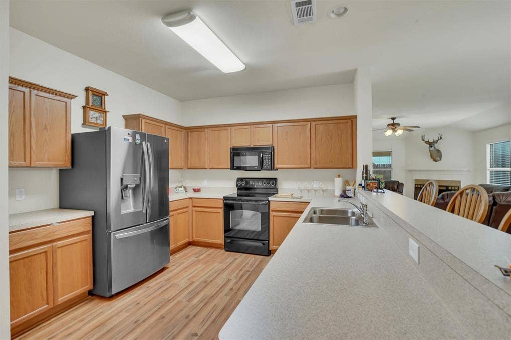 102 Running Deer Lane, Waxahachie, TX 75165