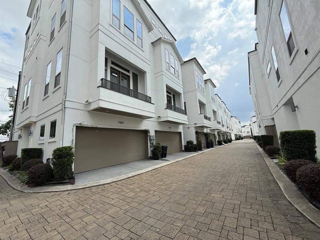 5469 Larkin Street Street, #9, Houston, TX 77007 5469 Larkin Street Street, #9, Houston, TX 77007