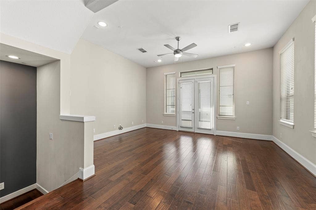 5469 Larkin Street Street, #9, Houston, TX 77007 5469 Larkin Street Street, #9, Houston, TX 77007