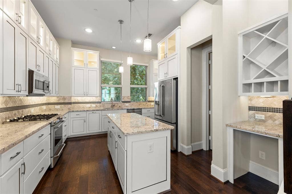 5469 Larkin Street Street, #9, Houston, TX 77007 5469 Larkin Street Street, #9, Houston, TX 77007