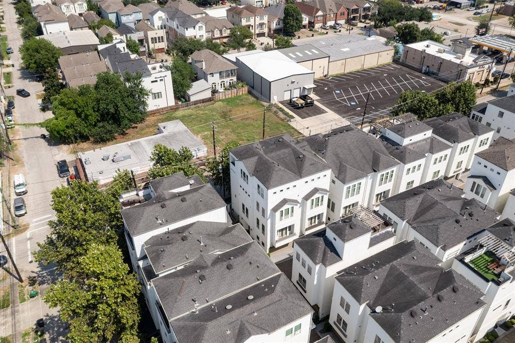 5469 Larkin Street Street, #9, Houston, TX 77007 5469 Larkin Street Street, #9, Houston, TX 77007