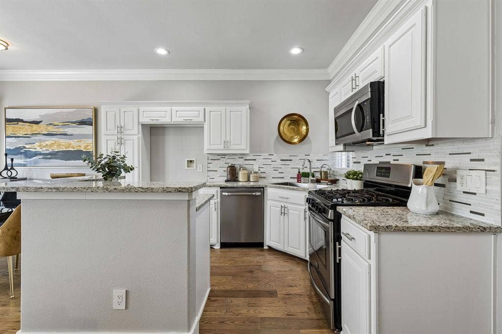 706 S Jupiter Road, #307, Allen, TX 75002 Updated kitchen